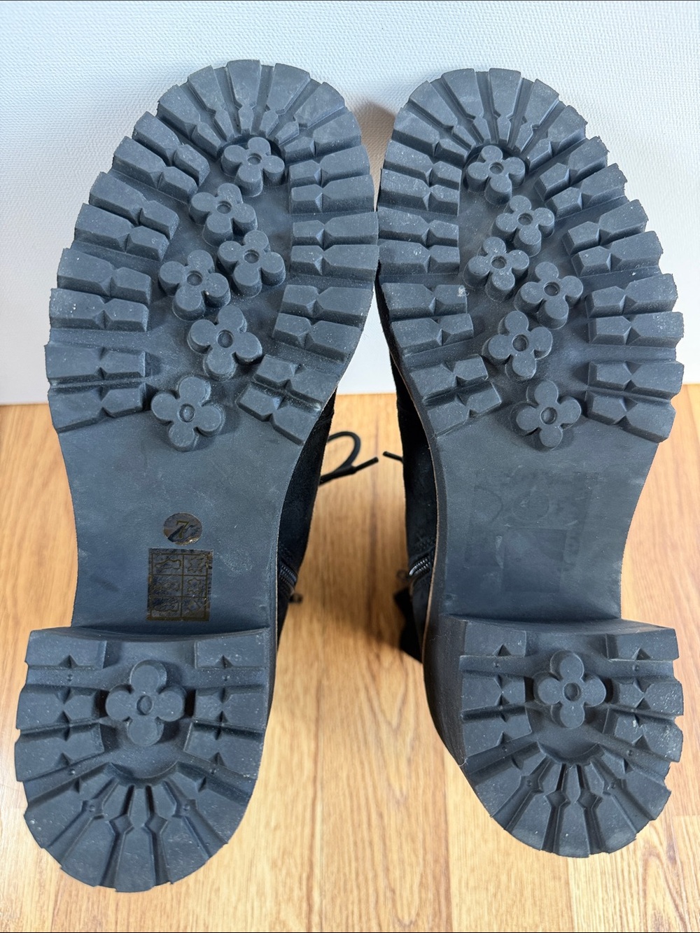 Jeffrey Campbell "OWhat" Suede Faux Fur Shearling Platform Boot 7 NEW - Picture 9 of 9